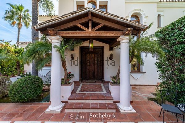 4-bedroom freehold villa in Estepona — photo 5 of 5