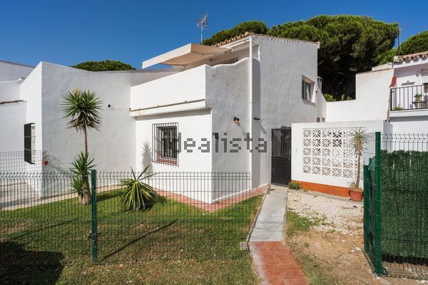 4-bedroom freehold villa in Estepona — photo 2 of 5