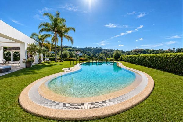 6-bedroom freehold villa in Benahavís — photo 3 of 5