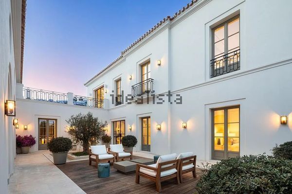 6-bedroom freehold villa in Marbella — photo 2 of 5