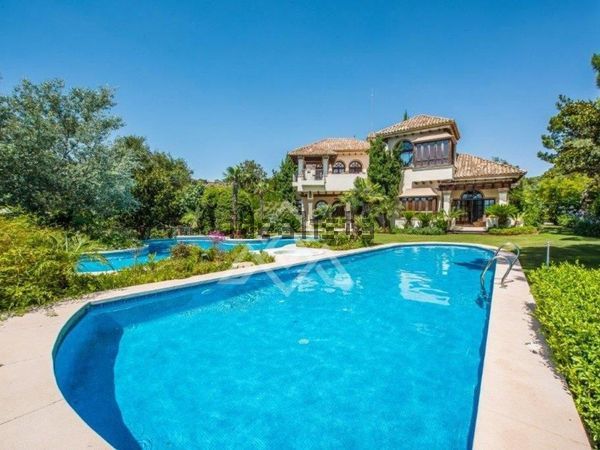 8-bedroom freehold villa in Benahavís — photo 1 of 5