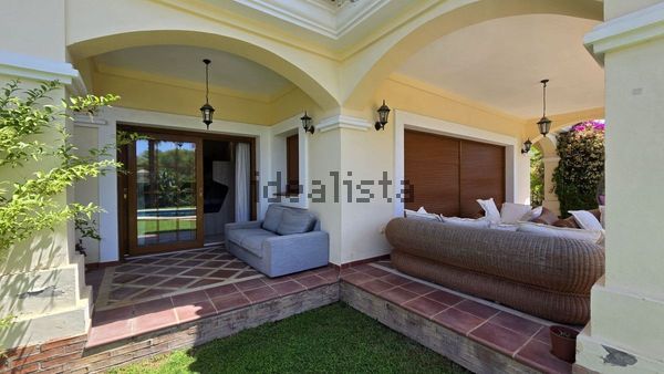 Detached house in Avenida Van Dulken, Sitio de Calahonda, Mijas — image 4