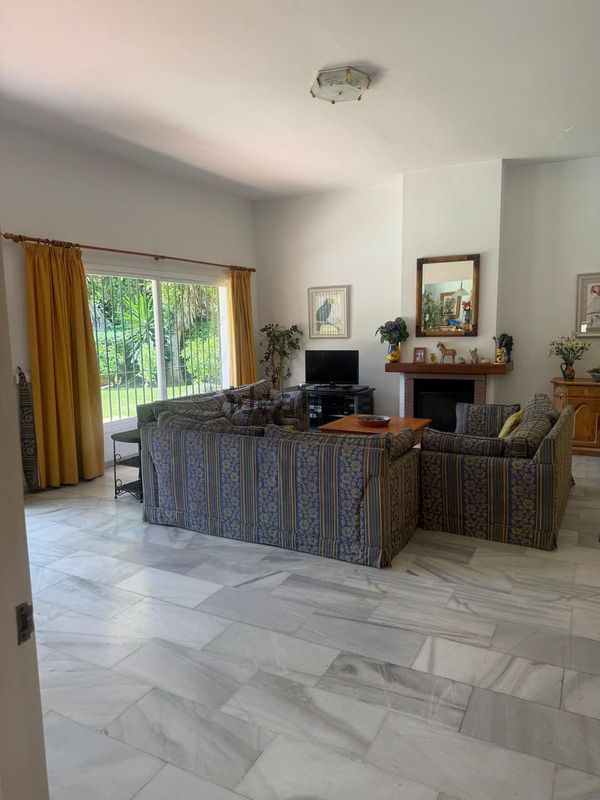 Detached house in CL Salmonete Del, Paraiso-Barronal, Estepona — image 5
