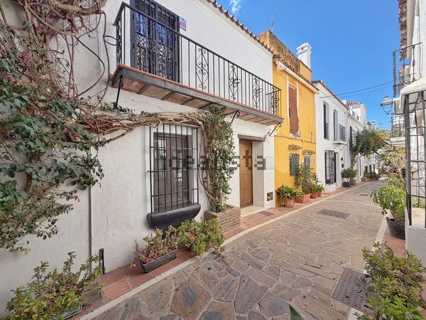 3-bedroom freehold villa in Marbella — photo 1 of 5