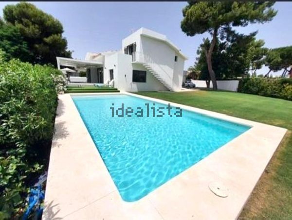 4-bedroom freehold villa in Marbella — photo 1 of 5