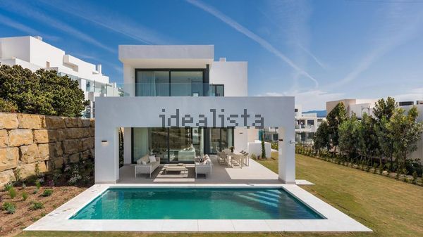 3-bedroom freehold villa in Estepona — photo 3 of 5