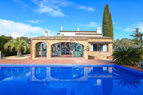 6-bedroom freehold villa in Castell-Platja d'Aro — photo 2 of 5