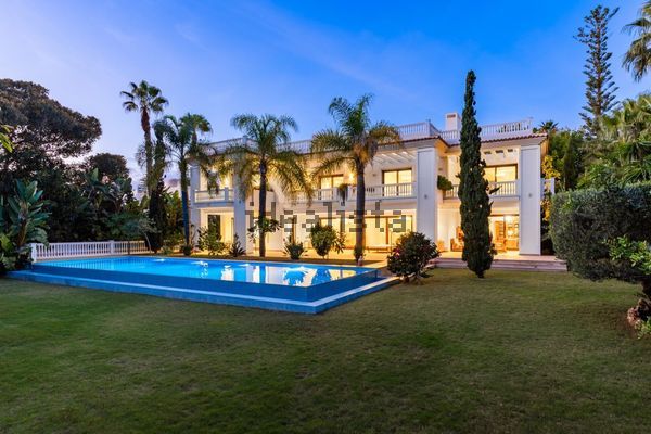 7-bedroom freehold villa in Estepona — photo 2 of 5
