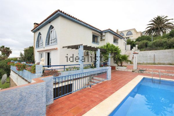 4-bedroom freehold villa in Estepona — photo 1 of 5