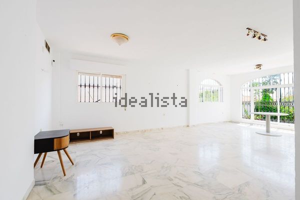 10-bedroom freehold villa in Benalmádena — photo 1 of 5
