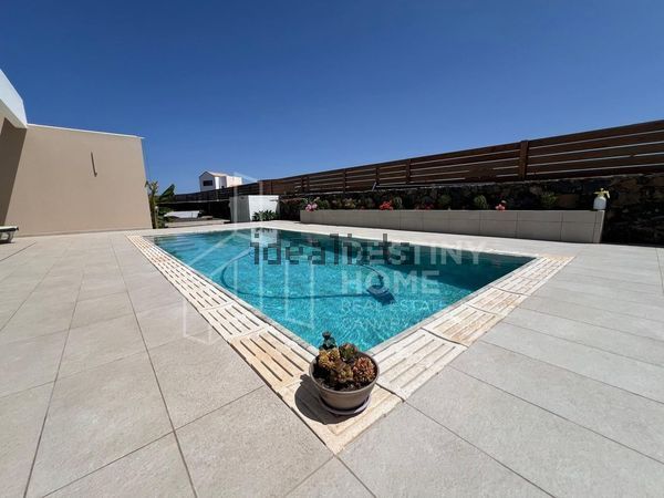Detached house in Calle Central, Lajares, La Oliva — image 4