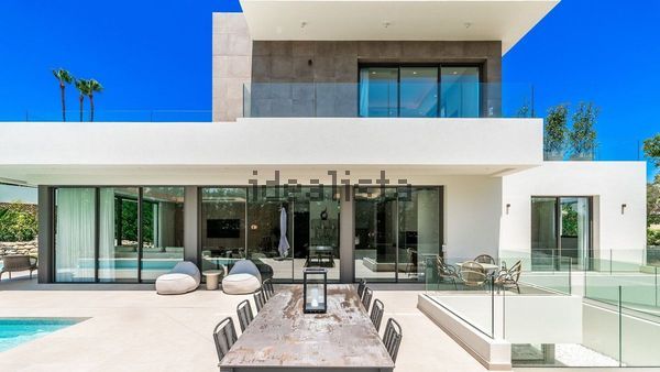 4-bedroom freehold villa in Marbella — photo 4 of 5