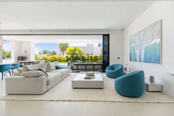 5-bedroom freehold villa in Marbella — photo 4 of 5