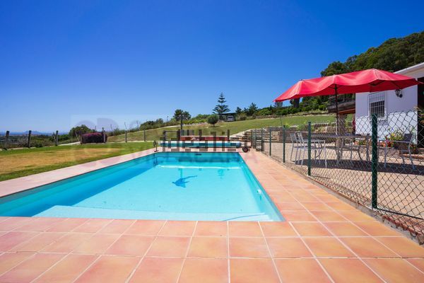 3-bedroom freehold villa in Estepona — photo 1 of 5