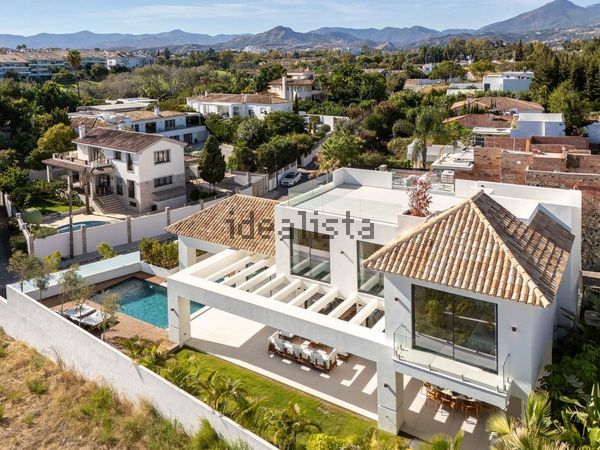 5-bedroom freehold villa in Marbella — photo 1 of 5