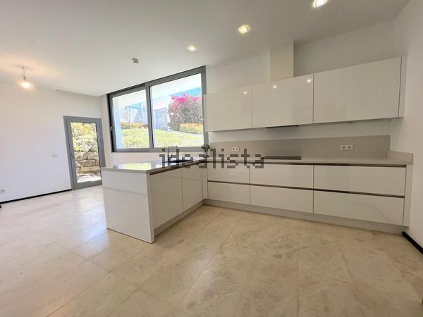 Detached house in Calle Verdi, Sierra Blanca, Marbella — image 4
