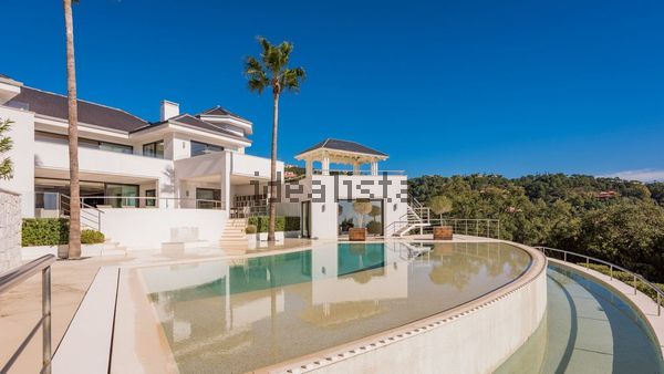 5-bedroom freehold villa in Benahavís — photo 1 of 5