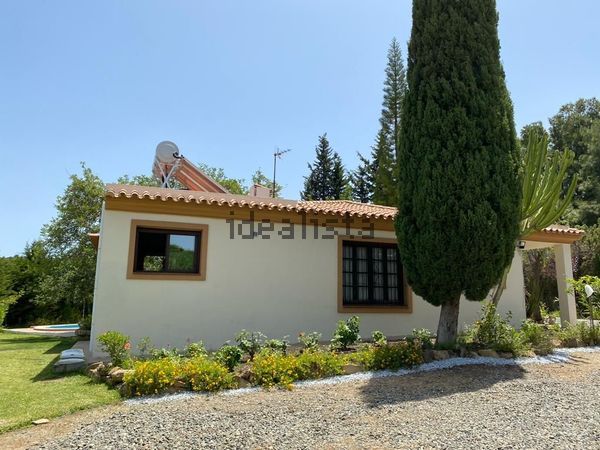 2-bedroom freehold villa in Estepona — photo 1 of 5