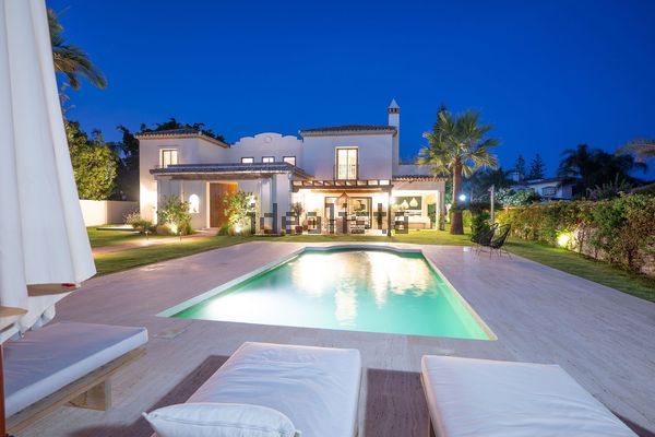6-bedroom freehold villa in Estepona — photo 1 of 5