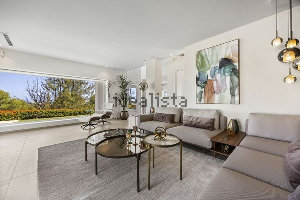 4-bedroom freehold villa in Benahavís — photo 2 of 5