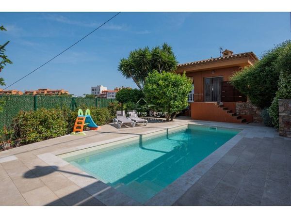 4-bedroom freehold villa in Begur — photo 5 of 5