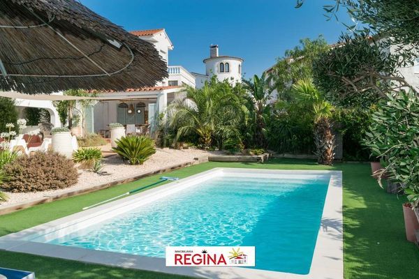 4-bedroom freehold villa in L'Escala — photo 1 of 5