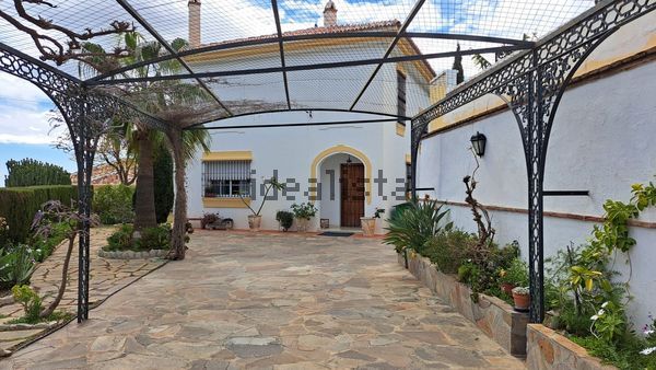 5-bedroom freehold villa in Málaga — photo 1 of 5