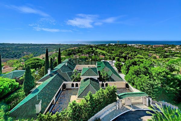 6-bedroom freehold villa in Marbella — photo 1 of 5