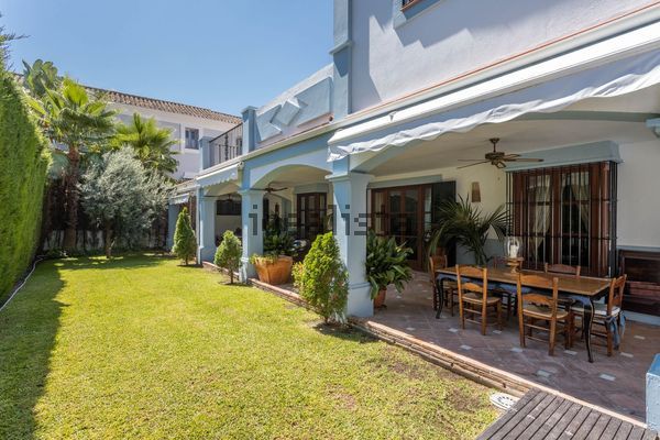 Detached house in Urbanizacion Isla de Guadalmina, Guadalmina Alta, Marbella — image 3