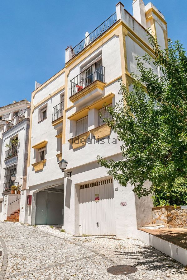 3-bedroom freehold villa in Benahavís — photo 1 of 5