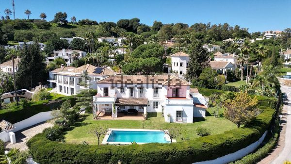 6-bedroom freehold villa in Marbella — photo 1 of 5