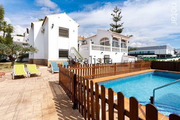 4-bedroom freehold villa in Nerja — photo 1 of 5