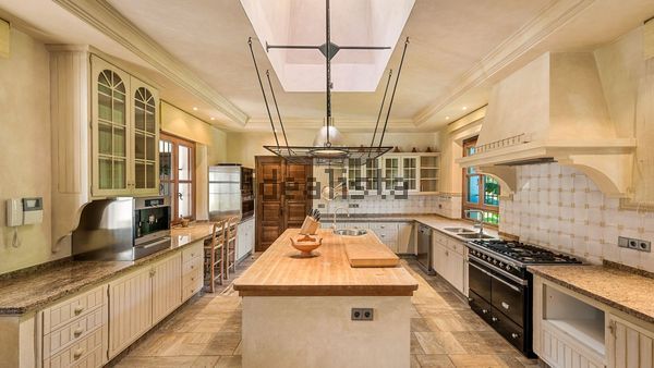 10-bedroom freehold villa in Estepona — photo 4 of 5