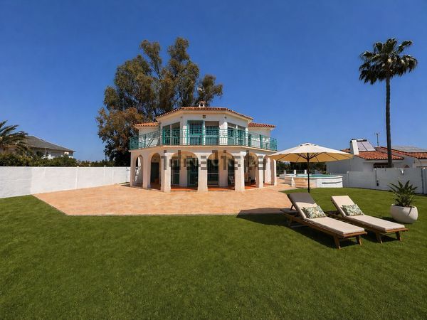 4-bedroom freehold villa in Málaga — photo 3 of 5