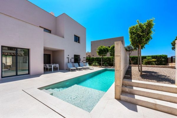 4-bedroom freehold villa in Santanyí — photo 1 of 5