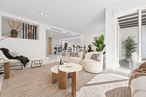 3-bedroom freehold villa in Marbella — photo 1 of 5