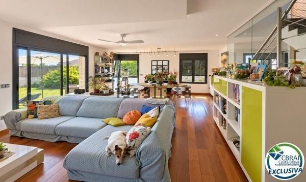 4-bedroom freehold villa in Roses — photo 4 of 5