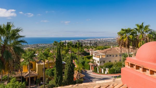 6-bedroom freehold villa in Marbella — photo 4 of 5