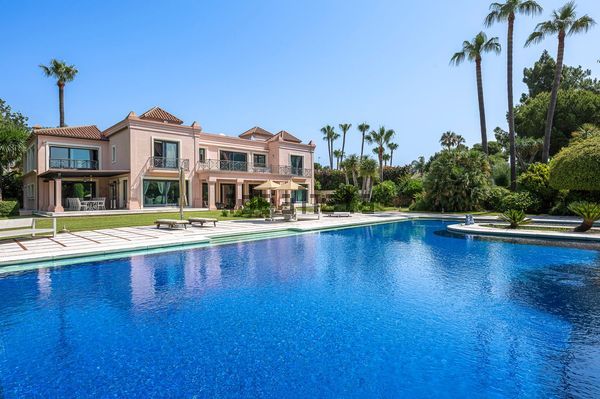 10-bedroom freehold villa in Estepona — photo 4 of 5