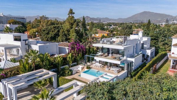 6-bedroom freehold villa in Estepona — photo 2 of 5