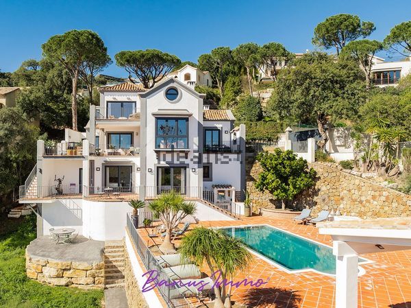 4-bedroom freehold villa in Benahavís — photo 3 of 5