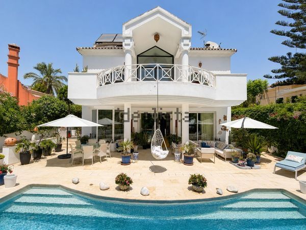 4-bedroom freehold villa in Estepona — photo 2 of 5