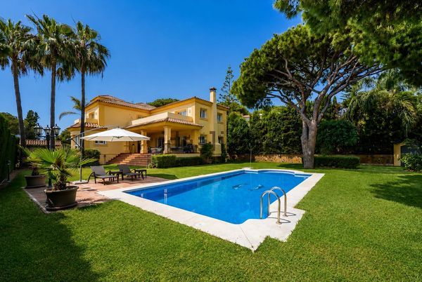 4-bedroom freehold villa in Marbella — photo 1 of 5