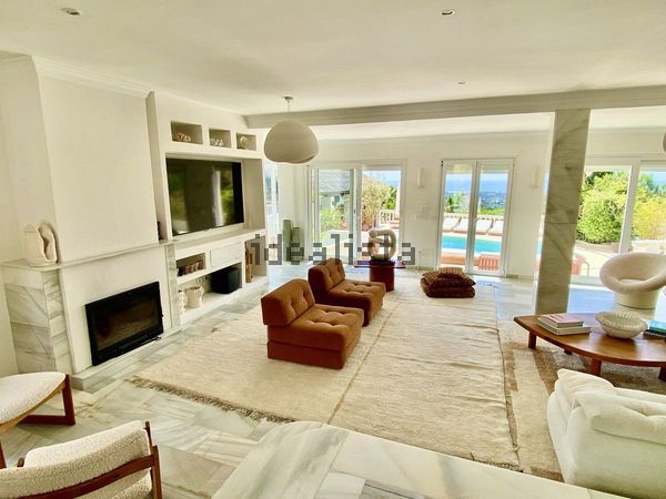 Detached house in Calle Washington, Altos de Estepona, Estepona — image 4