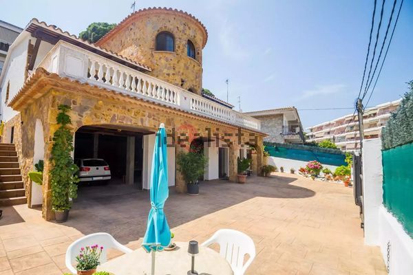 4-bedroom freehold villa in Castell-Platja d'Aro — photo 3 of 5