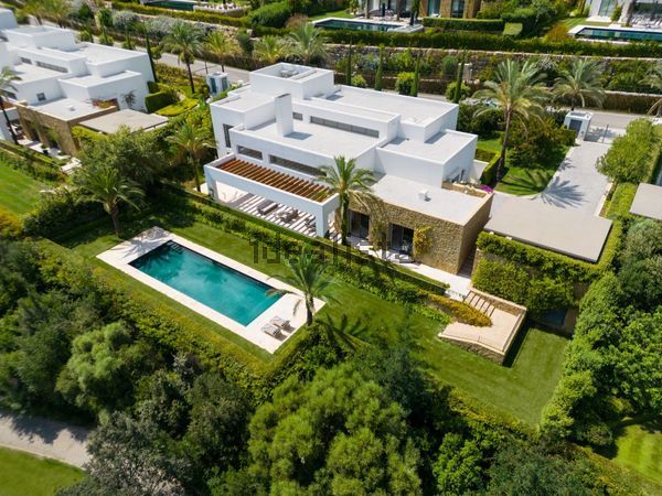 6-bedroom freehold villa in Casares — photo 1 of 5