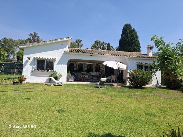 3-bedroom freehold villa in Estepona — photo 2 of 5