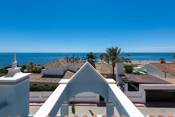 6-bedroom freehold villa in Marbella — photo 4 of 5
