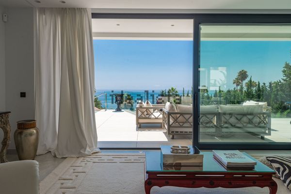 5-bedroom freehold villa in Manilva — photo 3 of 5