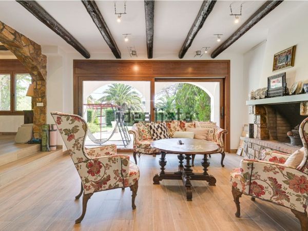 4-bedroom freehold villa in Castell-Platja d'Aro — photo 2 of 5